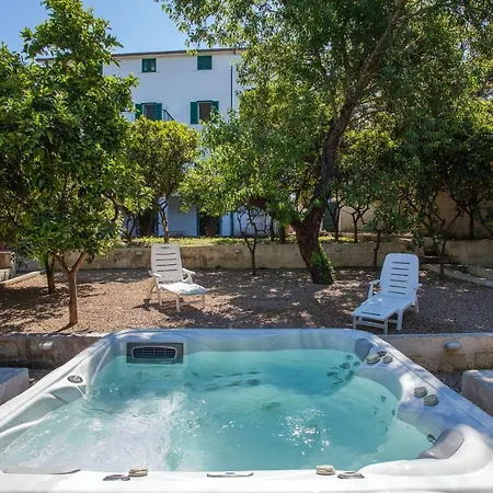 Marta Bed & Breakfast 3*