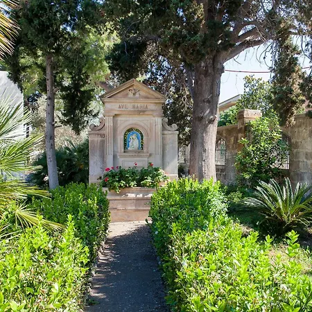 Marta فندق مبيت وإفطار 3*